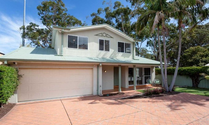 Salamander Bay House | 8a Foreshore Drive Ducted Air and Boat Parking