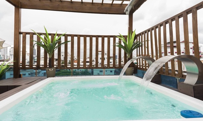 Santo Domingo Apartment | 8bdr Penthouse With Private Rooftop & Jacuzzi