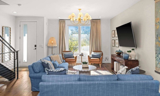 Eighth Avenue House | 8th Ave South Gem Spacious Home for Groups of 12