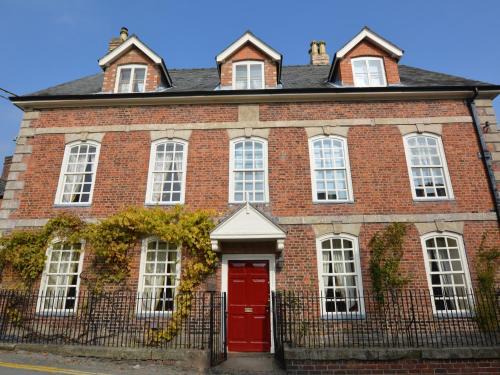 Llanfyllin House | 9 Bed in Welshpool 40870