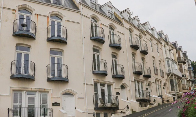 Hele Cottage | 9 Cove View Apartments, ILFRACOMBE