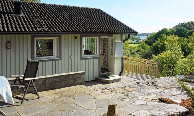 Vastra Gotaland House | 9 person holiday home in ASKERÖARNA