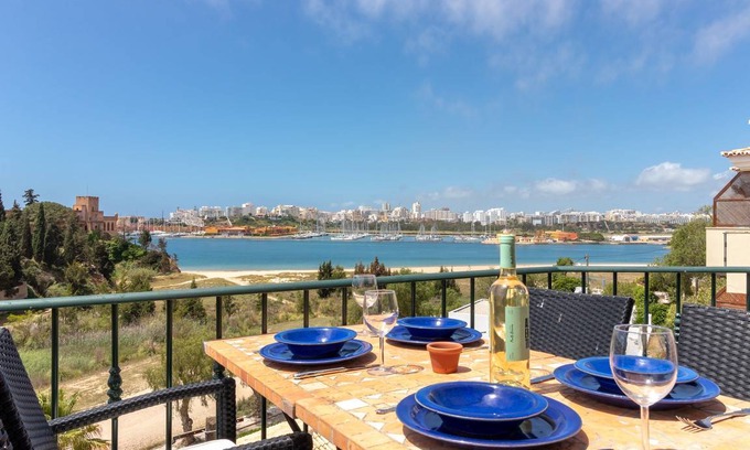Ferragudo House | 90 m² House ∙ 2 bedrooms ∙ 4 guests