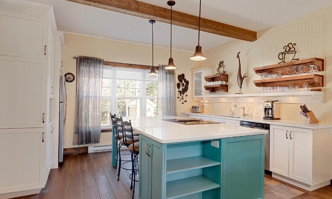 Stoneham House | 9009 chemin des Alpages