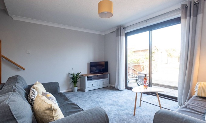 Leiston Apartment | 91 Carr Avenue - sleeps 4 guests in 2 bedrooms