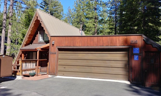 North Upper Truckee Cabin | 916 Kiowa Cozy Tahoe Cabin Nestled in the Forest on a Sledding Hill-HDTV