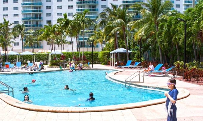 Sunny Isles Beach Condo | 93 m² Condo ∙ 1 bedroom ∙ 4 guests