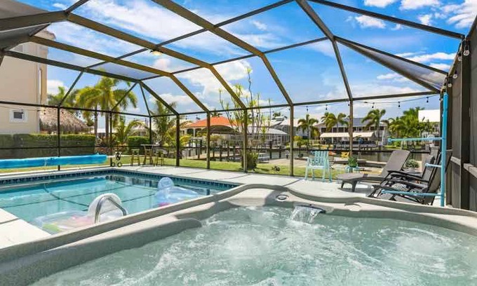 Siesta Isle House | 9462CUTLASS18260FMWH - The Boathouse