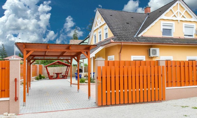 Balatonkeresztur Other | 95 m² Accommodation ∙ 3 bedrooms ∙ 6 guests
