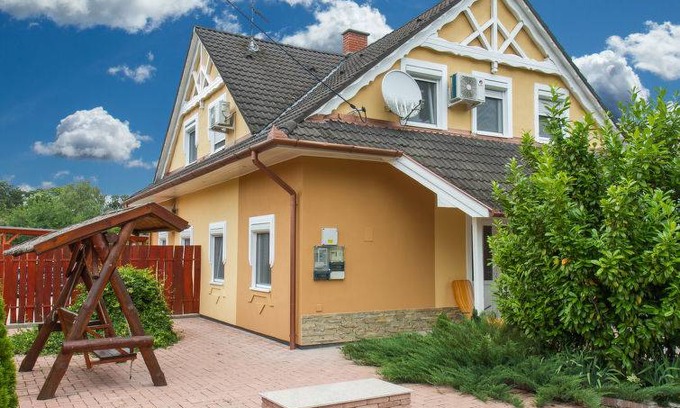 Balatonkeresztur House | 95 m² House ∙ 3 bedrooms ∙ 6 guests
