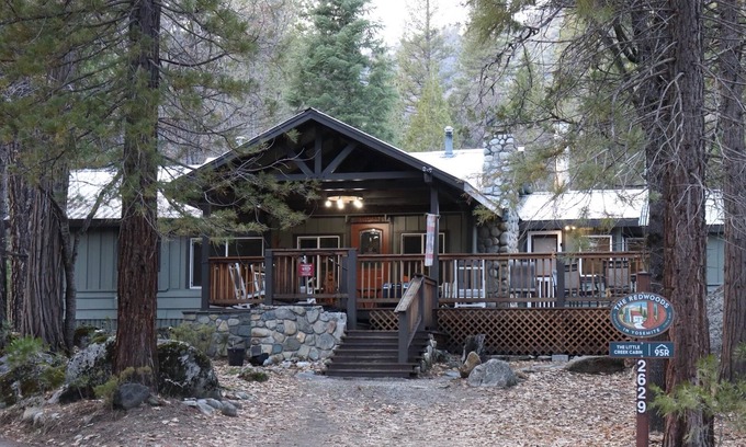 North Wawona Cabin | (95R) The Little Creek Cabin at The Redwoods In Yosemite