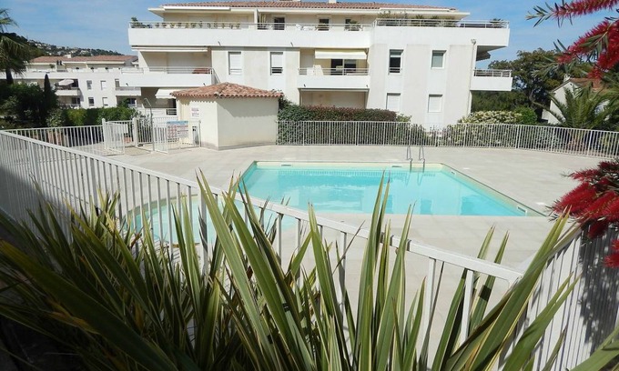 Cavalaire-sur-Mer Apartment | 96 m² Apartment ∙ 3 bedrooms ∙ 6 guests