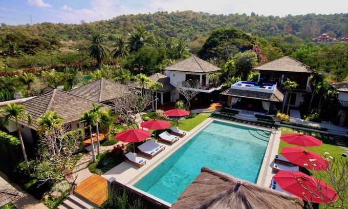Bang Sare Villa | 9600 m² Villa ∙ 9 bedrooms ∙ 24 guests