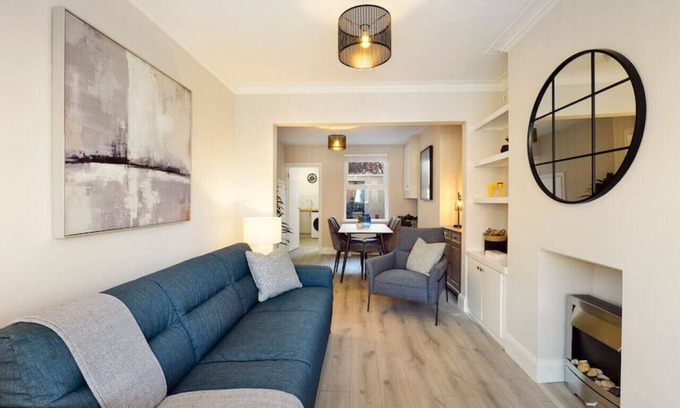 Belfast City Centre House | 99 Broadway · It's Broadway Baby!