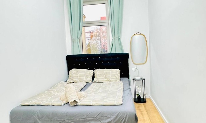 Brigittenau Apartment | 9BR Apartment for 18P, 12-Min Walk to Augarten