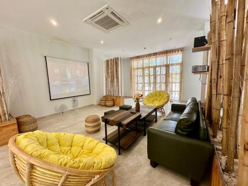 Duong To House | 9BR West coast Phu Quoc beach townhouse shared swimming pools