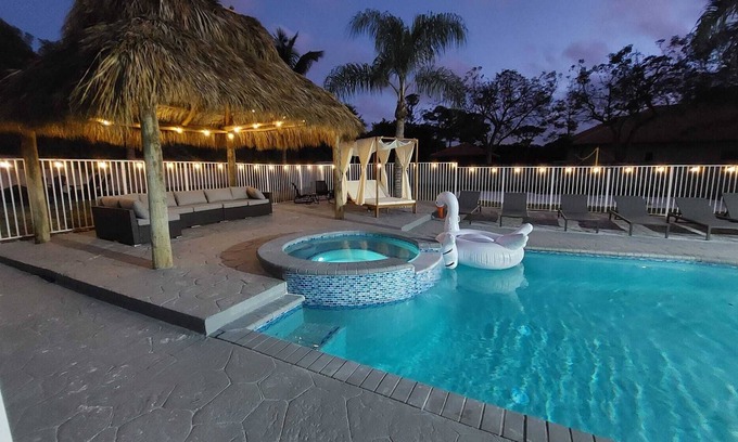 Coconut Creek House | 9BR5Baths Mega Estate Heated pool and Jacuzzi+Theatre+Mini Golf Beach Volleyball