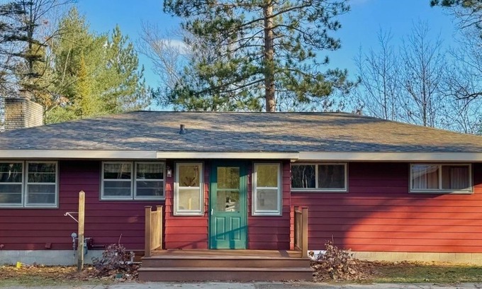 St Germain Cottage | A 5 bedroom , 3 bath vacation home directly on the lake shore