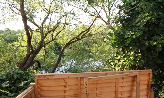 Thamesmead East House | A A Guest Rooms Thamesmead