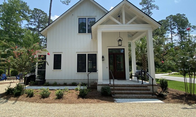 Palmetto Bluff House | A Beautiful Home in Moreland Village! - Complimentary Golf Cart/Bikes!