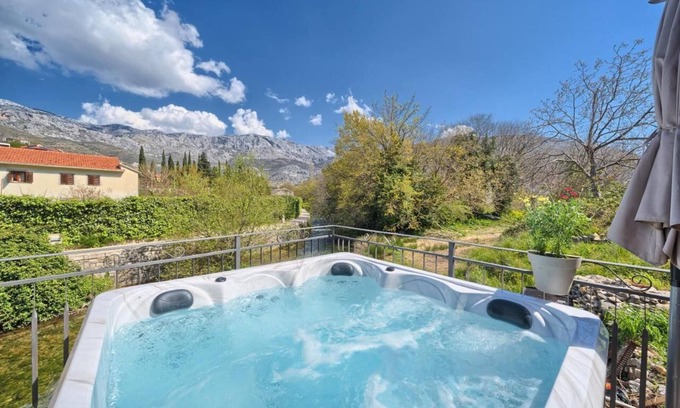 Srinjine House | a beautiful relaxing oasis on the river
