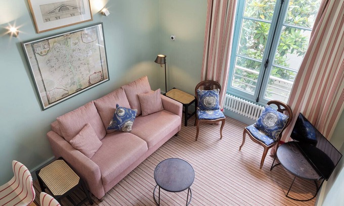Saint-Thomas-d'Aquin Apartment | A Bright Studio in St Germain des Près