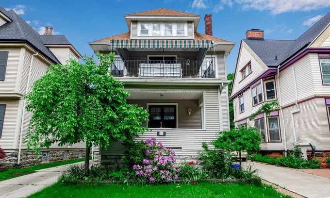 Front Park House | A Buffalo Gem in Elmwood Village. Centered between The Falls and Bills Stadium.