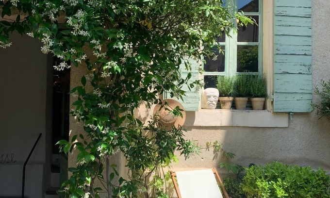 Lourmarin House | A/C charming Provencal Cottage in Center Village w/small Garden & PARKING!