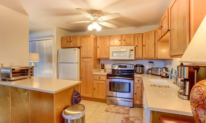 Queen Emmas Bluffs Condo | A/C in all 3 Bedrooms! Partial ocean views, Walk to beach