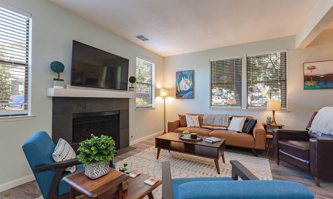 Old Town Historic District Condo | A/C in SLO! Spacious Peaceful Condo within blocks of Downtown!30 plus day rental