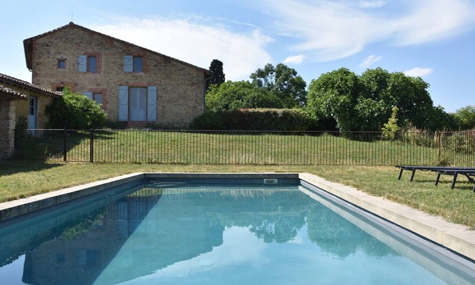 Bannieres House | A charming farmhouse with swimming pool in the Toulouse countryside.