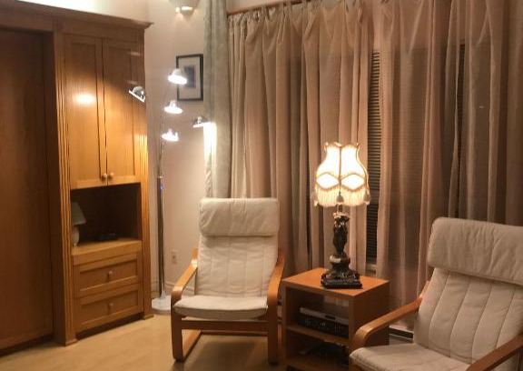 Sooke Apartment | A charming log house suite