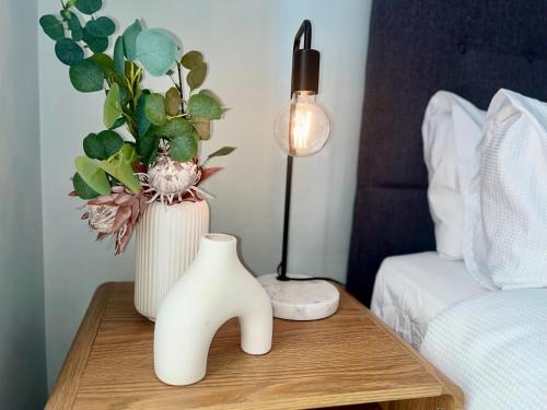 Perth Central Business District Apartment | A city oasis - full apartment with balcony