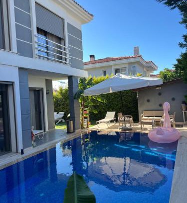 Cesme Villa | A comfortable villa with pool in Cesme VillaAtasoy