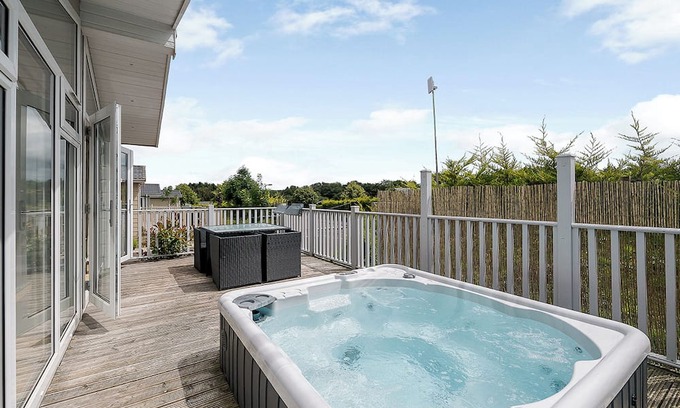 Honiton Ski Chalet | A cosy lodge with one master double and one twin.