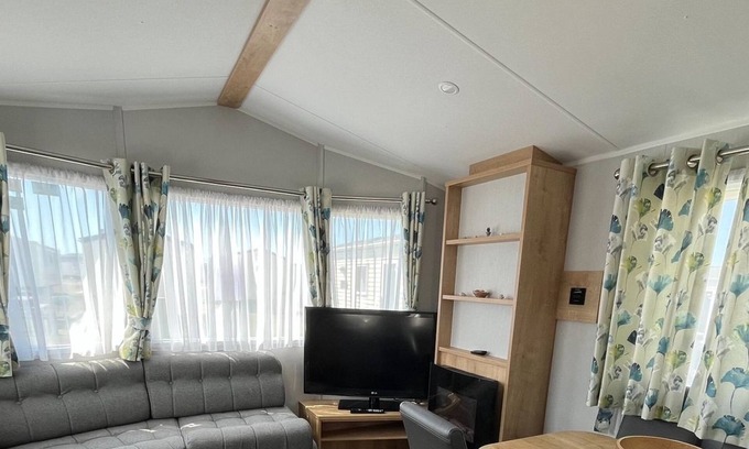 Selsey House | A cosy well presented caravan in a quiet area of the resort