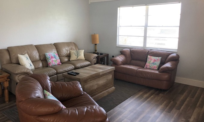 Horton Shores Apartment | A Cozy Beachcomber's Paradise 2/1