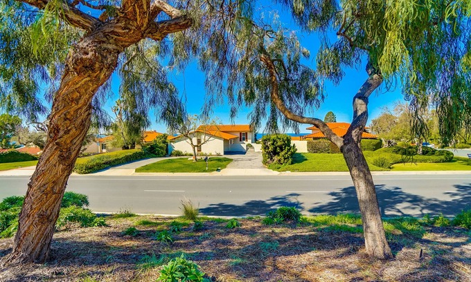 Palos Verdes Estates House | A Cozy Home with amazing ocean views (Longer Stay rentals only)
