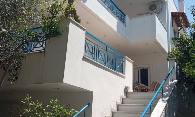 Spata-Artemida House | A cozy whole house near the airport and the beach
