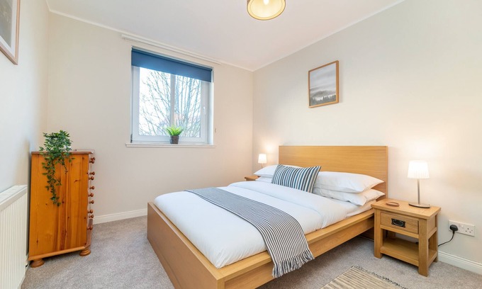 Gifford Apartment | A delightful two-bedroom apartment with private parking space. Sleeps 6.