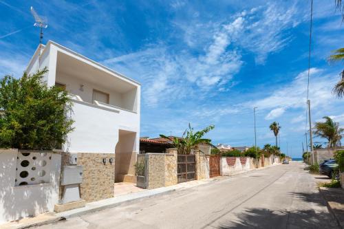 Torre Rinalda Apartment | A due Passi dal Mare by BarbarHouse