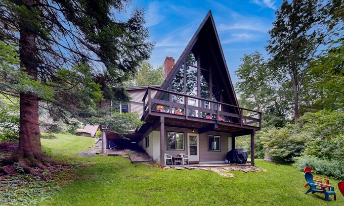 Bethlehem House | A-frame near Miller Pond & golfing - firepit & deck with forest views