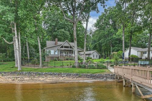 Lake Norman of Catawba House | A Frame of Mind by AvantStay Private Dock View