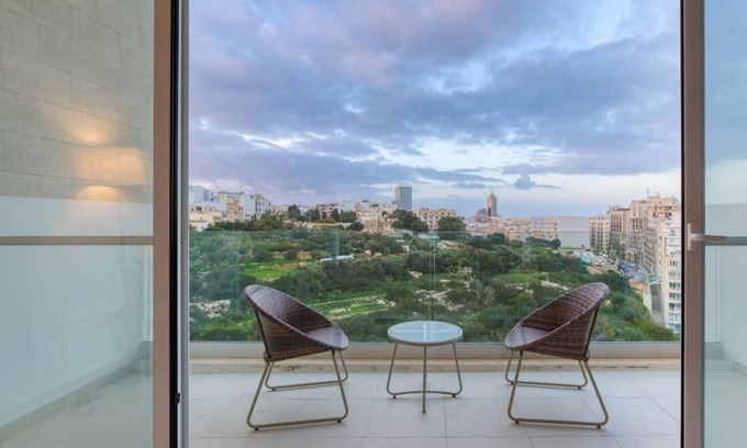 Il-Balluta Apartment | A fully equipped 3BR home with private balcony
