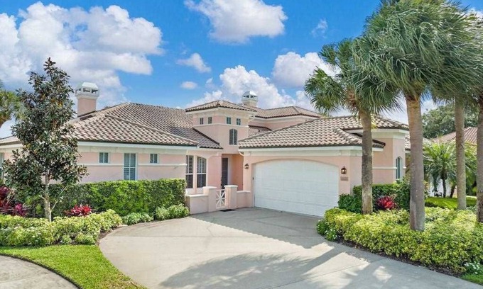 Harbor Links House | A GRAND HARBOR GEM - 1 STORY PATIO HOME IN HARBOR LINKS