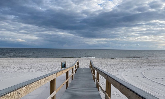 Ono Island Resort | A GulfSide View From Every Room-Directly On the Beach!