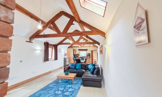 Wotton-under-Edge House | A Hidden Gem, Beautiful Barn With Stunning Countryside Views