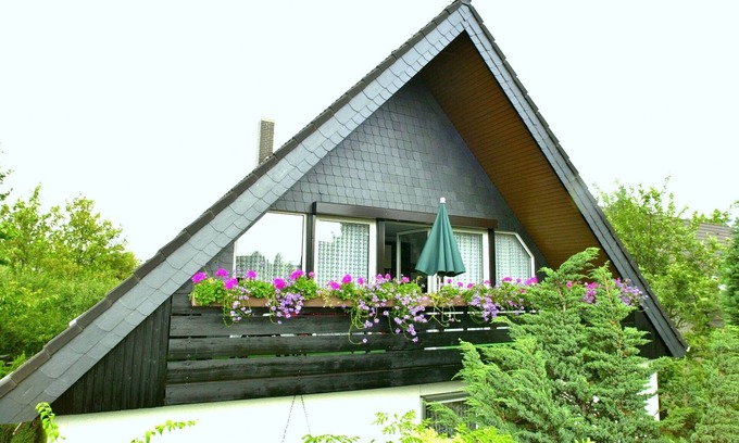 Ohlhof Apartment | A large and comfortable 4-star apartment!