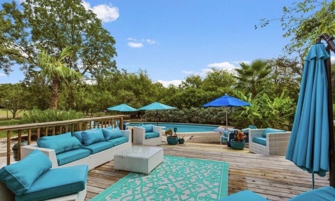 Scenic Oaks House | A Lil' Bit of Country living but not far from the city life.