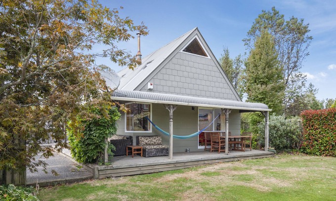 Turangi Cottage | A LITTLE MOORE OF TONGARIRO - TURANGI HOLIDAY HOME in Turangi